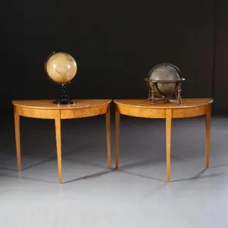 Stel blonde esdoornhouten  demi lune halve maantafels ca. 1890