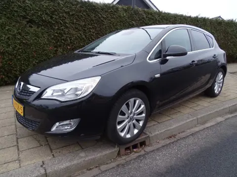 OPEL ASTRA 1.4 TURBO COSMO-Airco-Cruise-Trkh-Aux