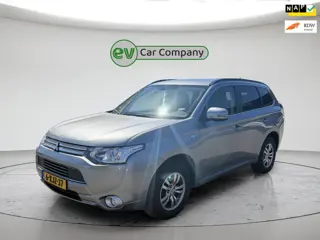 Mitsubishi Outlander 2.0 PHEV Business Edition | Camera | Cruise Control | All-seasons | Climate Con