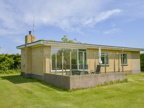 Vrijstaand vakantiehuis met beschut zonneterras nabij De Slufter