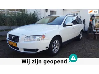 Volvo V70 2.0 Kinetic Automaat, schitterend mooie , frisse auto met maar 236865 km. Recent grote beu