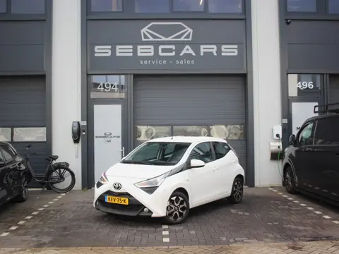 Toyota Aygo 1.0 VVT-i x-play CARPLAY, CAMERA, AUTOMAAT, BTW AUTO