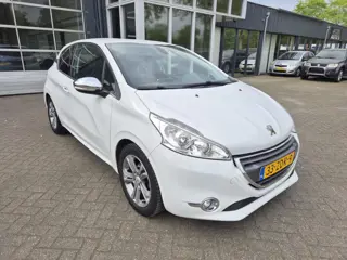 Peugeot 208 1.2 VTi Allure 12mnd garantie