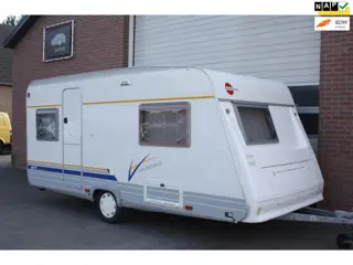 Buerstner Ventana Luifel, Frans Bed, Vast Toilet, Midden Keuken, Douche, Treinzit, 4Persoons