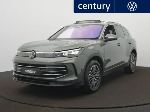 Volkswagen Tiguan 1.5 eHybrid Elegance Automaat - IQ light - Panoramaschuif-kanteldak - Navigatie - 