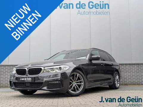 BMW 5-serie Touring 520i High Executive Edition | Pano | Ventilatie | Parkeerverw | Trekhaak | M-Pak