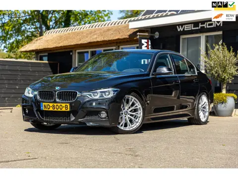 BMW 3-serie 330e High Executive I M-pakket I Leder I 19 inch I