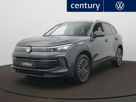 Volkswagen Tiguan 1.5 TSI Life Automaat - IQ light - Trekhaak - Navigatie - ACC - 360 Camera - Stoel