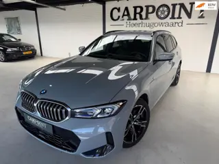 BMW 3-serie Touring 330e M-Sportpakket Plug in Hybride Camera Leer Head Up Brooklyn Grijs DAB