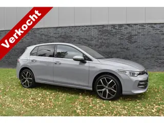 Volkswagen Golf 1.5 eTSI Edition 50 Pano/Trekhaak/navi/ harman kardon/head-up/Automaat/massage stoel