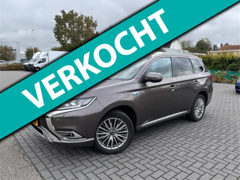 Mitsubishi Outlander 2.4 PHEV Intense+ | Automaat | Climate control | Cruise control | Camera achter