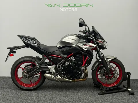 Kawasaki Z650 ABS | 2023 | 4DKM! | Topkoffer GIVI | Z 650 .