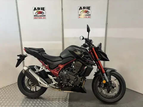 Honda CB750 Hornet E-Clutch (bj 2026)