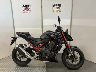 Honda CB750 Hornet E-Clutch (bj 2026)