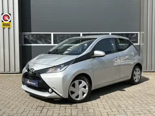 Toyota Aygo 1.0 VVT-i x-play | Airco | Camera | Cruise Control | Scherm | Bluetooth | All Season | I