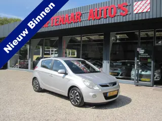 Hyundai i20 1.2i DynamicVersion nieuwe koppeling apk 19-12-2026 met trekhaak