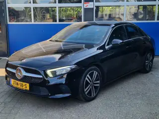 Mercedes-Benz A-klasse 200 Automaat / Wegklapbare trekhaak / Led verlichting / Camera / Stoelverwarm
