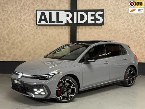 Volkswagen GOLF 1.5 eHybrid GTE | Pano | 360 Camera | Keyless | Standkachel | ACC | Stoel-/Stuurverw