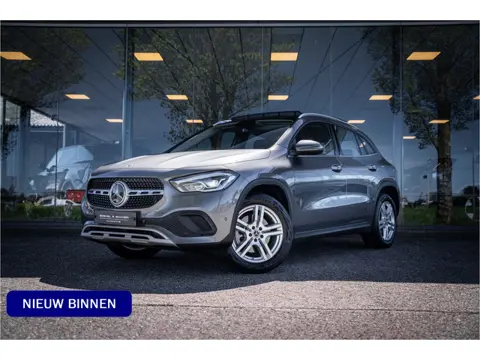 Mercedes-Benz GLA 250 e Style ** Panodak ** Trekhaak ** LED **
