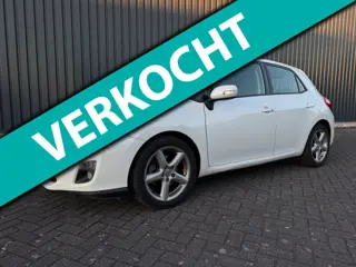 Toyota Auris 1.8 Full Hybrid Executive ( NAVI / RIJDT GOED / CRUISE CONT )