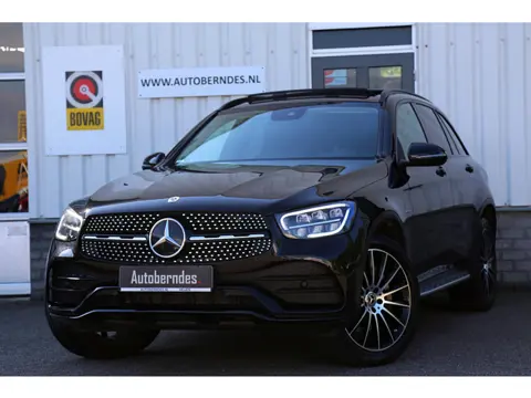 Mercedes-Benz GLC 300e 4MATIC AMG*Perfect Onderh.*Pano/Elek. Trekhaak/Night/Treeplanken/Diamond Gril
