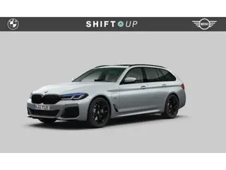BMW 5-serie Touring 530e M-Sport | Panoramadak | Head Up | Comfort Zetels
