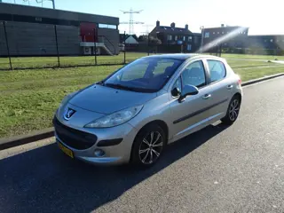 Peugeot 207 1.4-16V XT