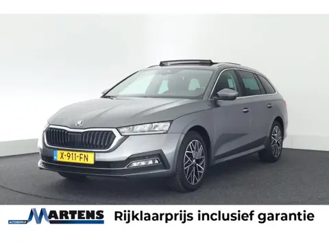 Skoda Octavia Combi 1.5 e-TSI 150pk DSG Sport Business Camera ACC Navigatie Panoramadak