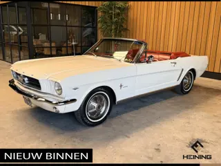 Ford Mustang Cabrio. V8 260 1964. Automaat. Stuurbekrachtiging. Elektrisch dak. Een van de allereers
