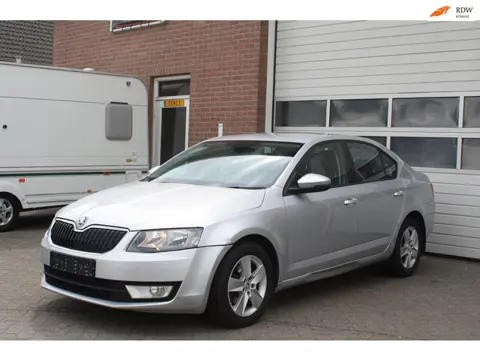 Skoda Octavia 1.6 TDI Greenline Ambition right hand drive. airco, licht metalen velgen, elektrische 