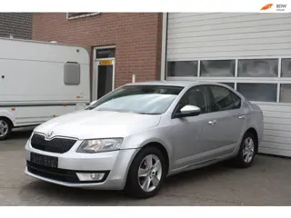 Skoda Octavia 1.6 TDI Greenline Ambition right hand drive. airco, licht metalen velgen, elektrische 