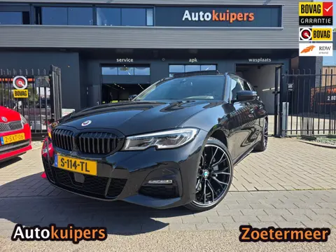 BMW 3-serie Touring 330e High Executive | Met o.a. panoramadak, AppleCarPlay/AndroidAuto, achteruitr
