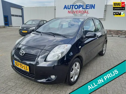 Toyota Yaris 1.3 VVTi Luna complete nieuw in Nederland geleverde yaris met een mooie km stand!