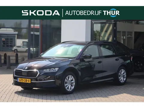 Skoda Octavia Combi 1.5 TSI Edition Lichtmetalen velgen, digitaal dashboard, electronic climate cont