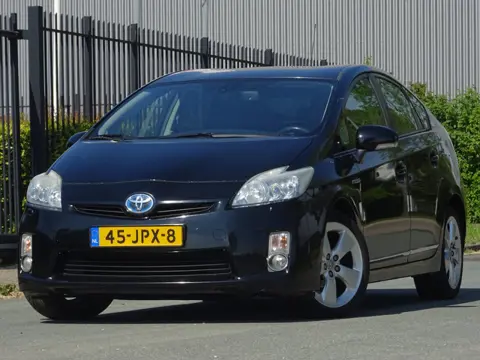 Toyota Prius 1.8 Dynamic HEAD-UP/NAVI/CAMERA/PDC/NW APK
