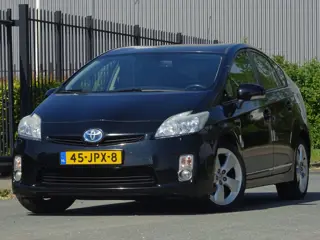 Toyota Prius 1.8 Dynamic HEAD-UP/NAVI/CAMERA/PDC/NW APK
