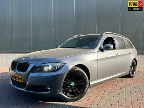 BMW 3-serie Touring 318i Business Line * Navi * Cruise * Climate * Leer * Trekhaak *