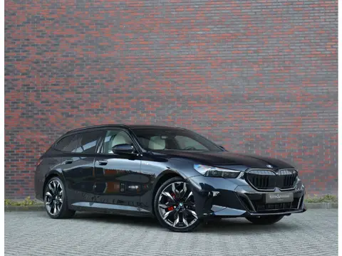BMW 5 Serie Touring 550e xDrive | Carbonzwart - Bow&Wil - Trekhaak
