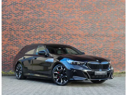 BMW 5 Serie Touring 550e xDrive | M Sport Pro - Pano - Trekhaak - HUD