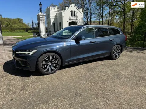 Volvo V60 T8 Twin Engine 341pk AWD R-Design,top 250km,0-100 4,9 sec, Massagestoelen, Dealer oh, Mich