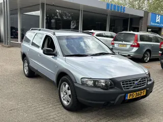Volvo XC70 2.4T AWD Comfort 7 PERSOONS Xenon BTW voordeel €450,-