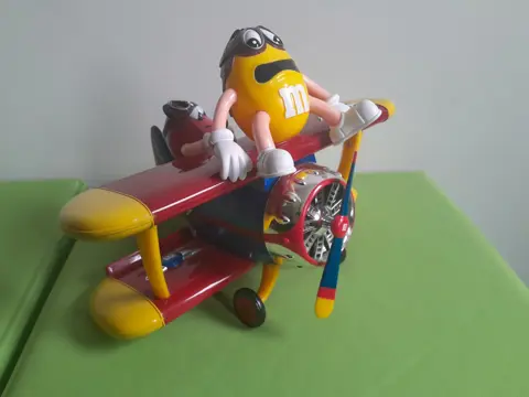 M&M dispender