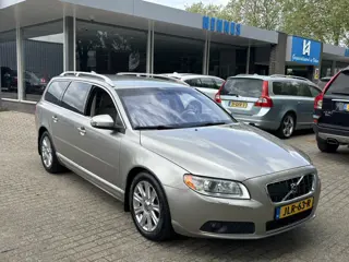 Volvo V70 2.5T 200pk Summum + NIEUW LPG Systeem Bluetooth BTW voordeel €1150,-