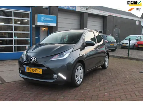 Toyota Aygo 1.0 VVT-i x-play zeer nette auto