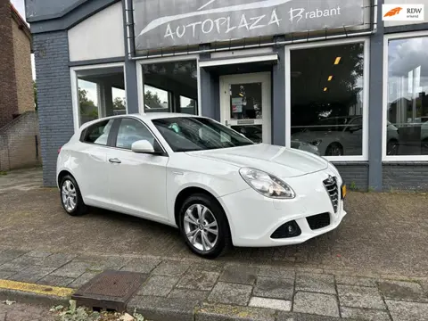 Alfa Romeo Giulietta 1.4 T Distinctive/ AUTOMAAT / CRUISE/ LEER/ USB/ 17 INCH/ 170 PK