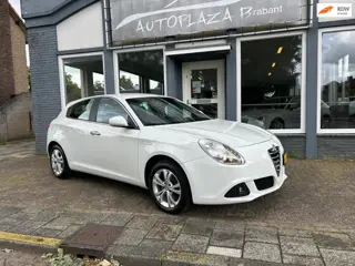 Alfa Romeo Giulietta 1.4 T Distinctive/ AUTOMAAT / CRUISE/ LEER/ USB/ 17 INCH/ 170 PK