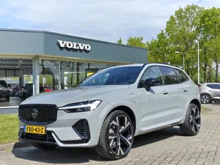 Volvo XC60 T8 AWD 455PK Plug-in Hybrid Ultra Black Edition | DEMO | B&W | Luchtvering | Nappa | 22''