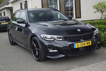 BMW 3-SERIE 330I M pakket (258pk) NL Auto Leer/Trekhaak/HIFI/LED/19inch