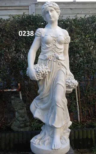 Vrouw met druivenmand. nr 0238.