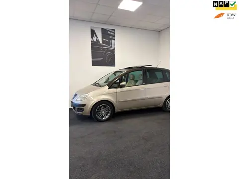 Lancia Musa 1.4-16V Platino Automaat en vele opties